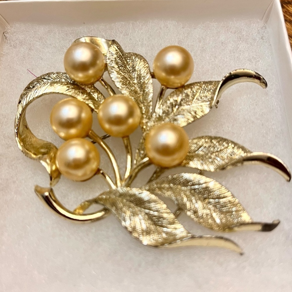 Vintage Emmons MCM Faux Pearl Leaf Spray Brooch Pin Pale Gold Tone 3" 1960s